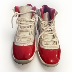 Nike Air Jordan 11 Retro Boys Size 1y Cherry Red White Basketball Shoes Sneakers